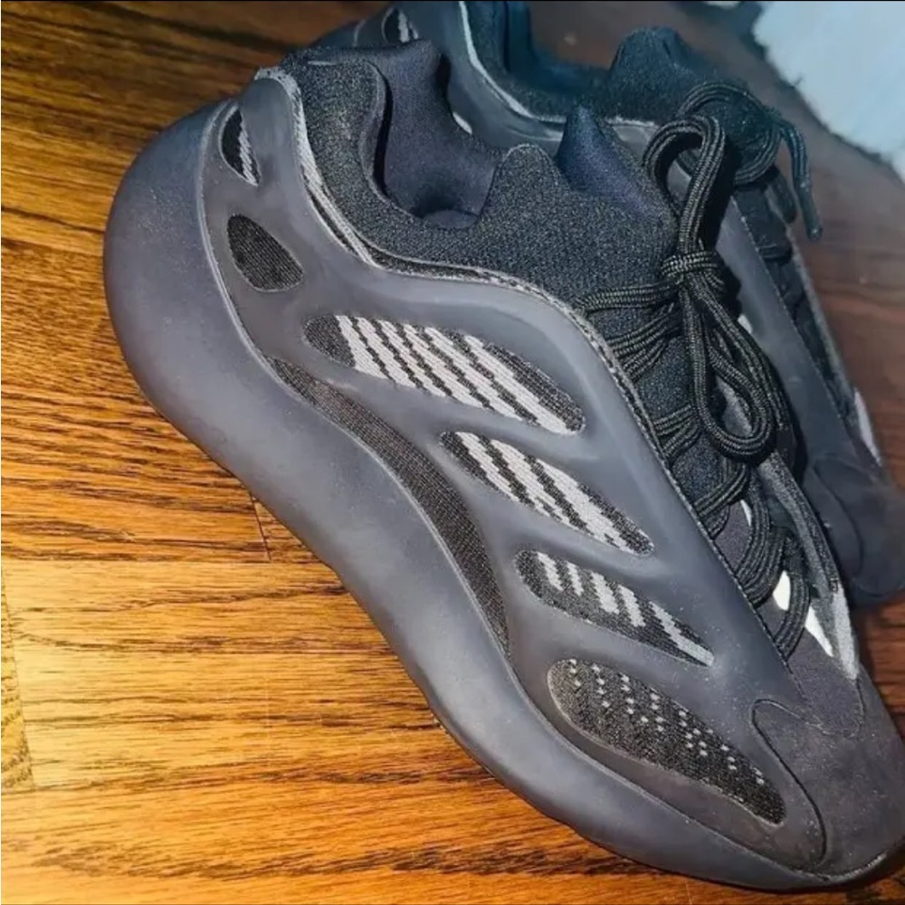 Yeezy 700 alvah